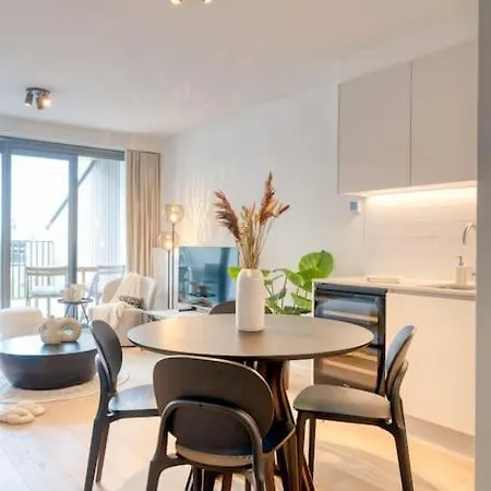 Peaceful Getaway In Apartment