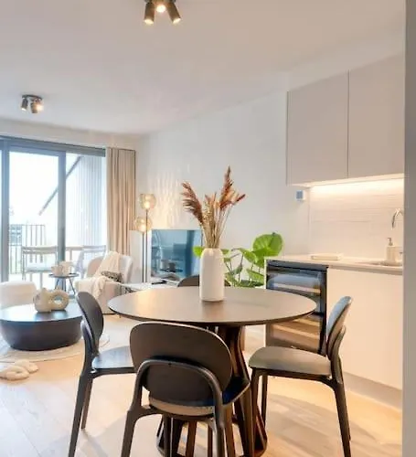 Peaceful Getaway In Apartment